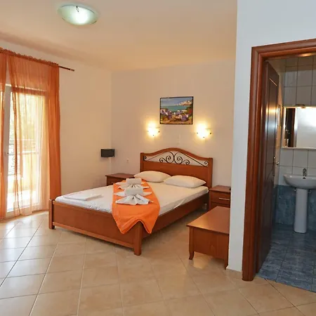 Iraklis Aparthotel 3*